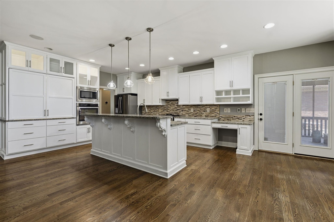 1000 Edgewater Lane Property Photo 17