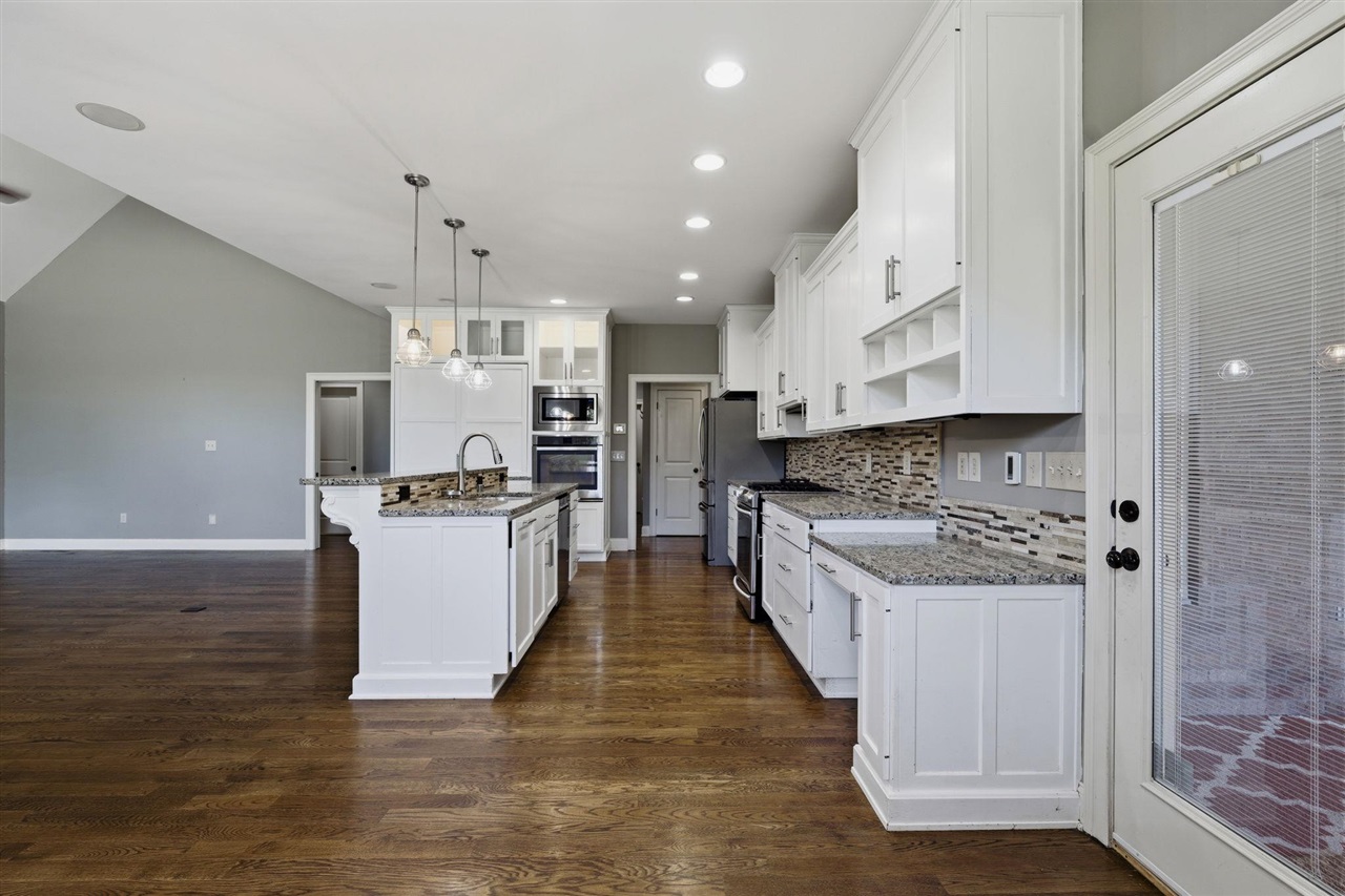 1000 Edgewater Lane Property Photo 18