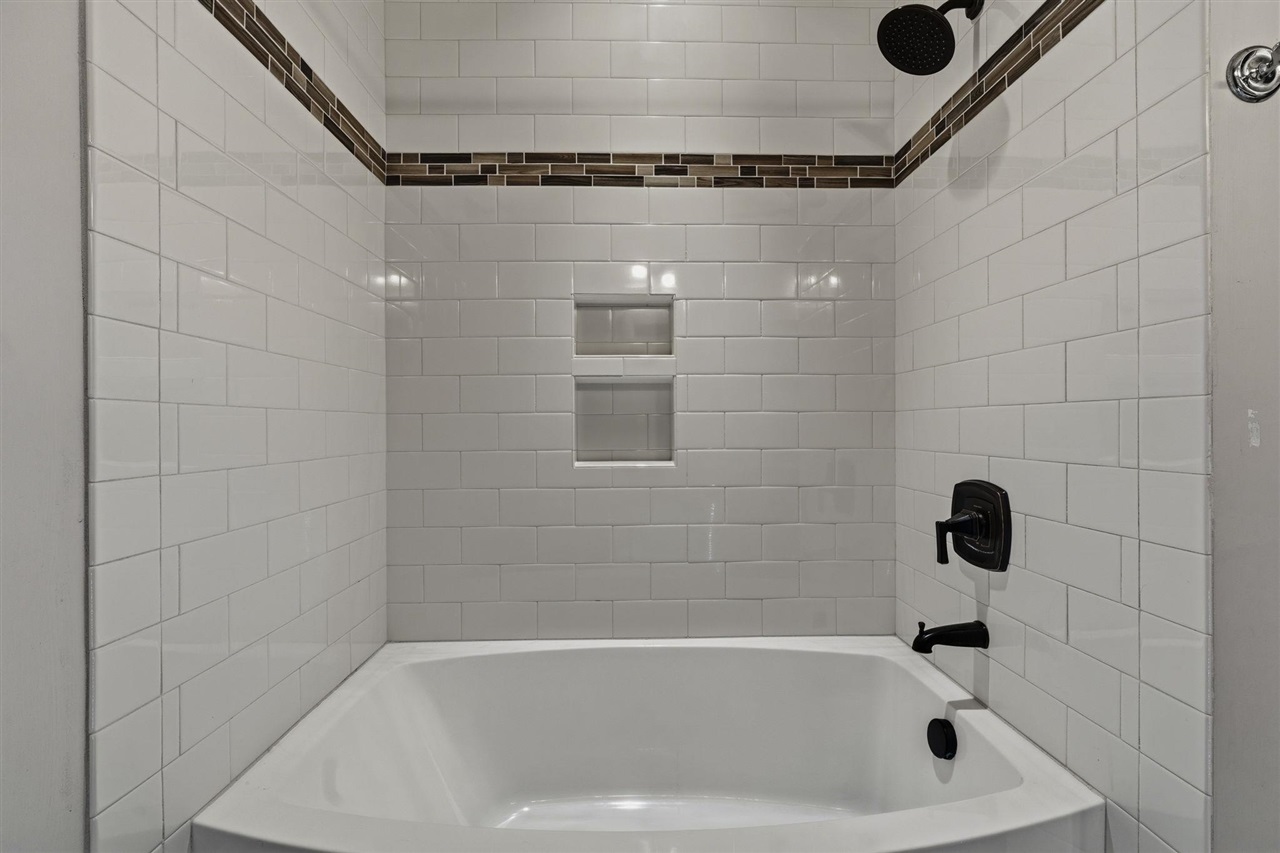 1000 Edgewater Lane Property Photo 21