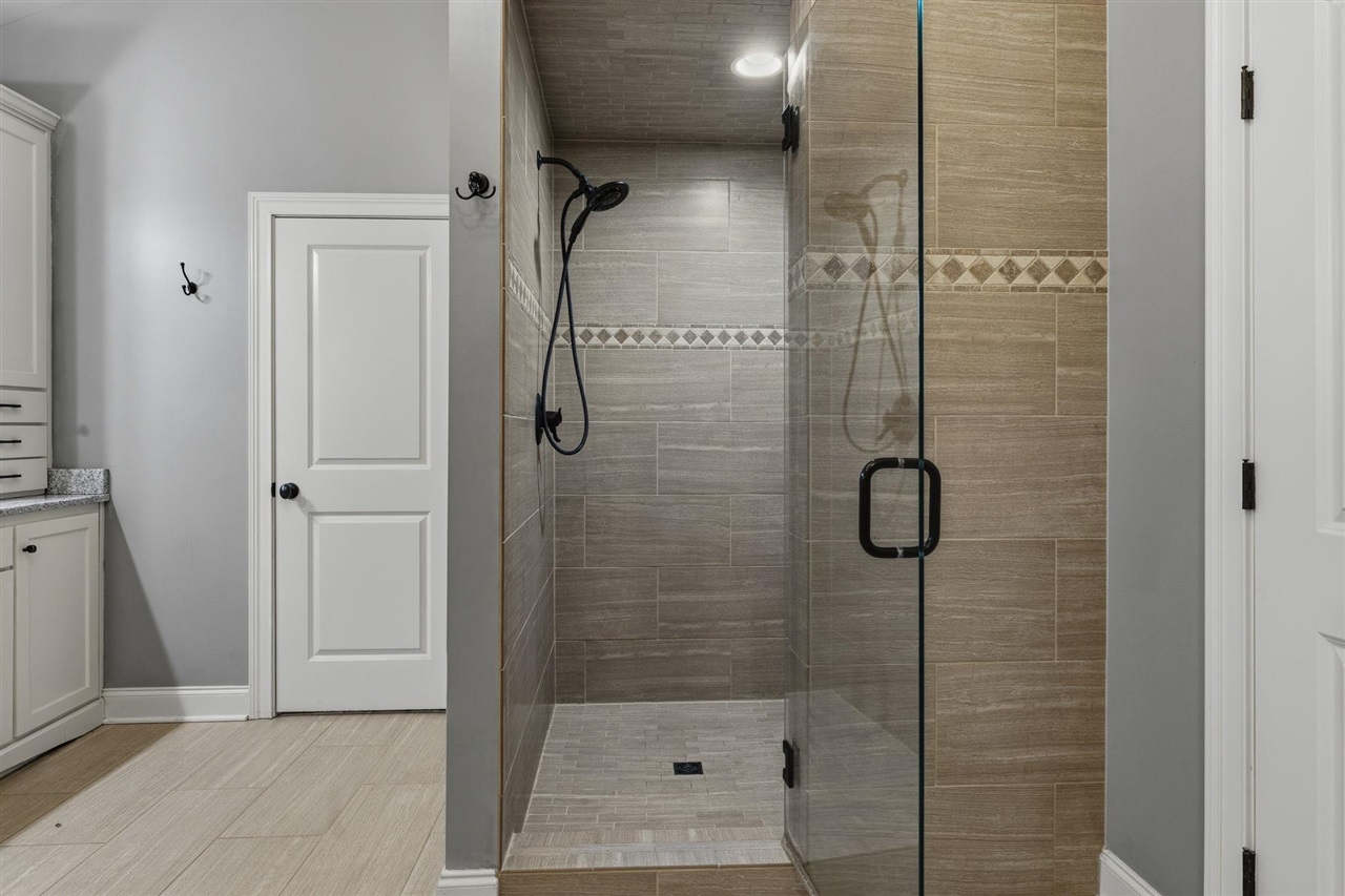 1000 Edgewater Lane Property Photo 27