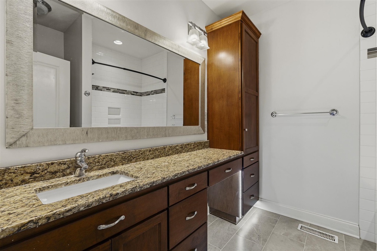 1000 Edgewater Lane Property Photo 35