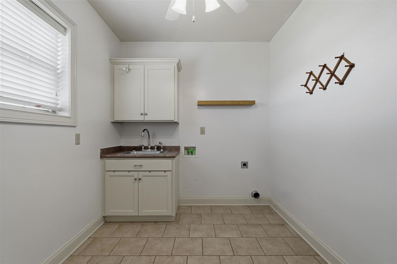 1000 Edgewater Lane Property Photo 41