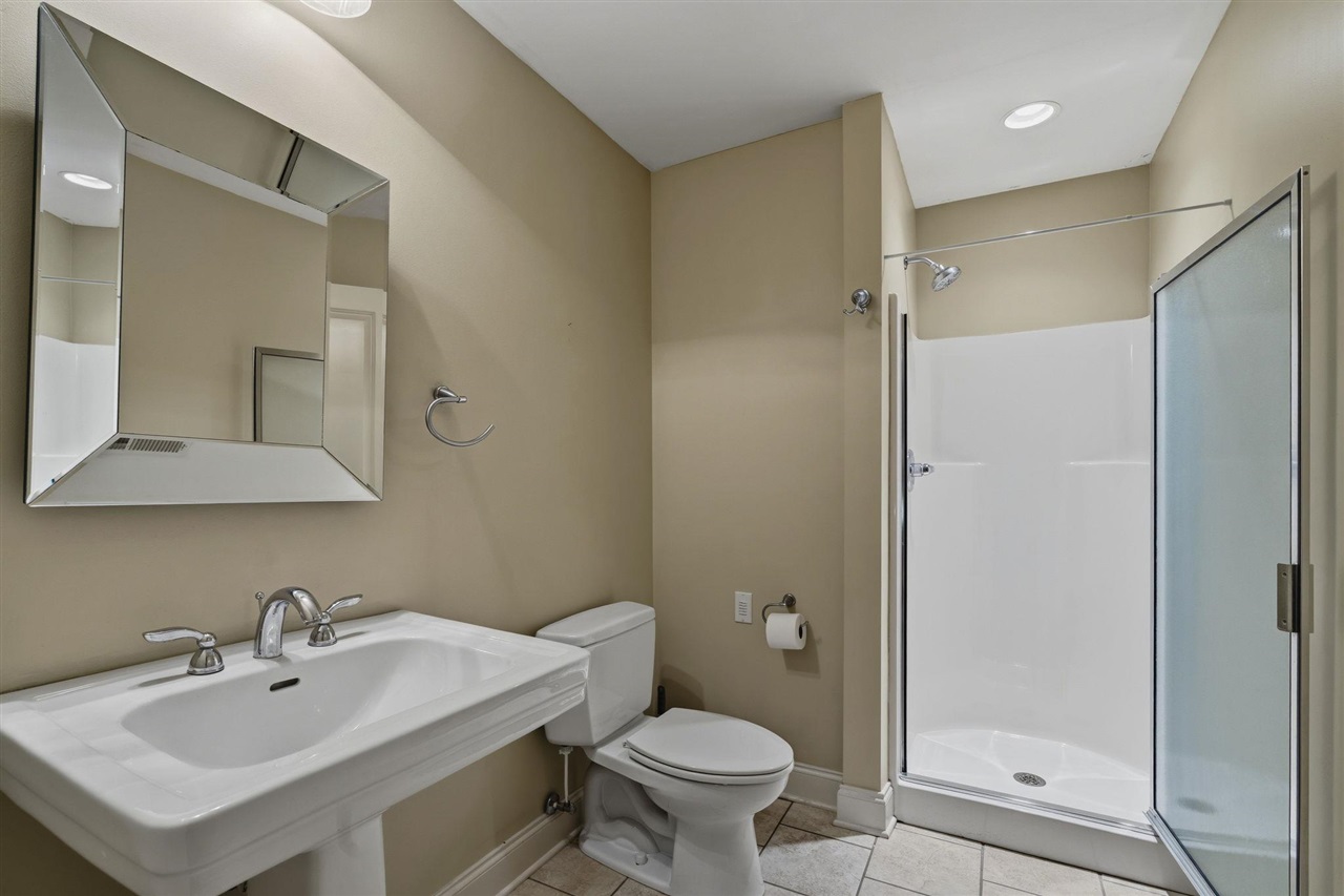 1000 Edgewater Lane Property Photo 42