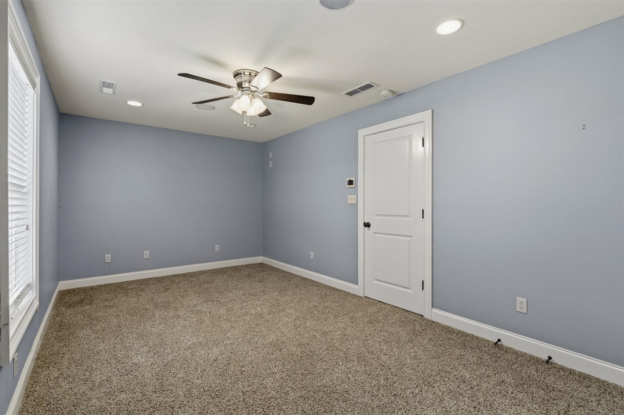 1000 Edgewater Lane Property Photo 43