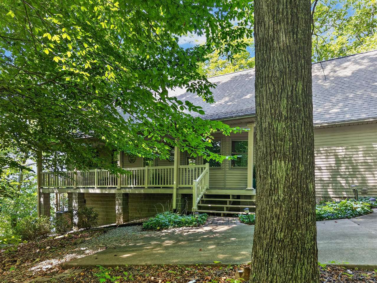 215 Shoreline Circle Property Photo 4