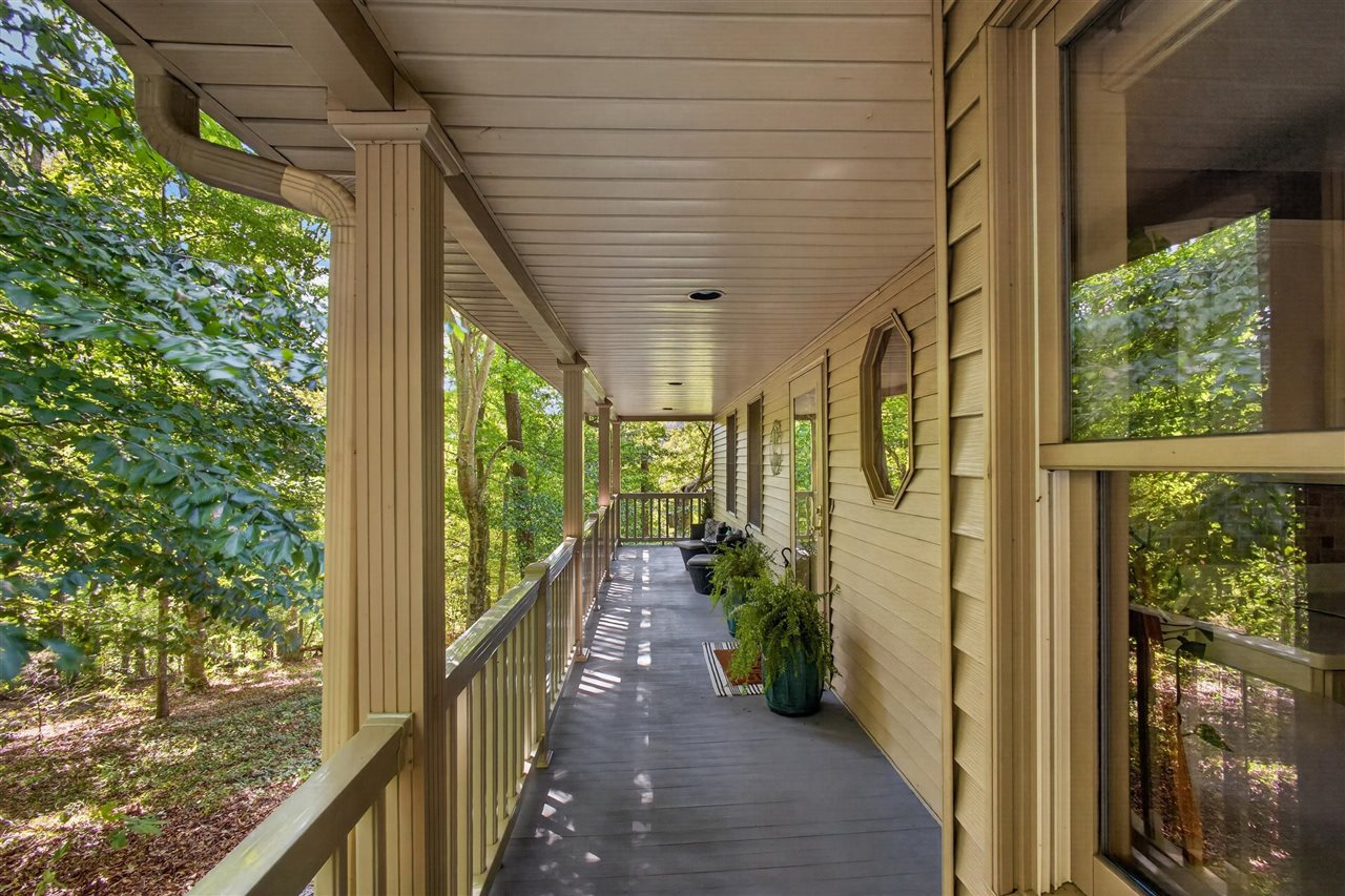 215 Shoreline Circle Property Photo 6