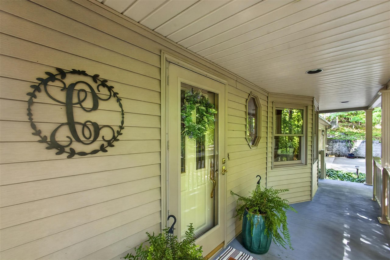 215 Shoreline Circle Property Photo 8
