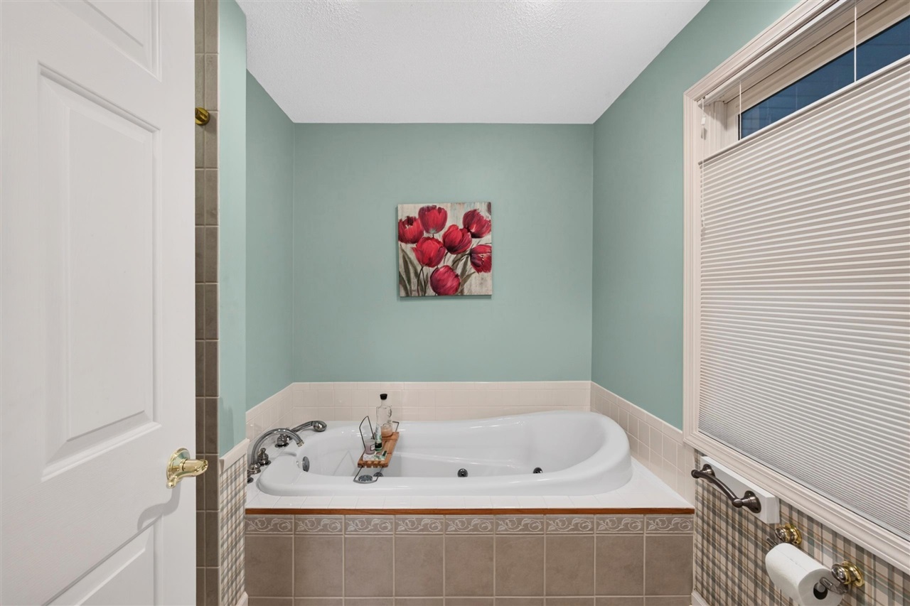 215 Shoreline Circle Property Photo 34