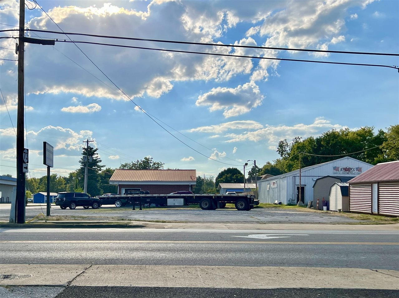 701 N Main Street Property Photo 4