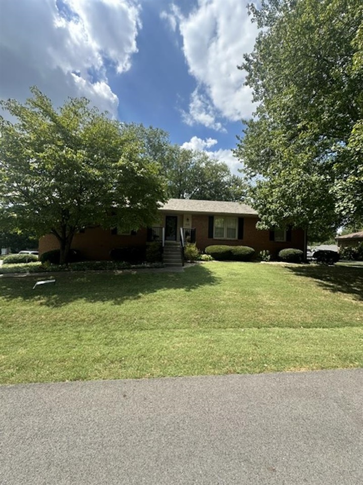 235 St Albans Drive Property Photo 1
