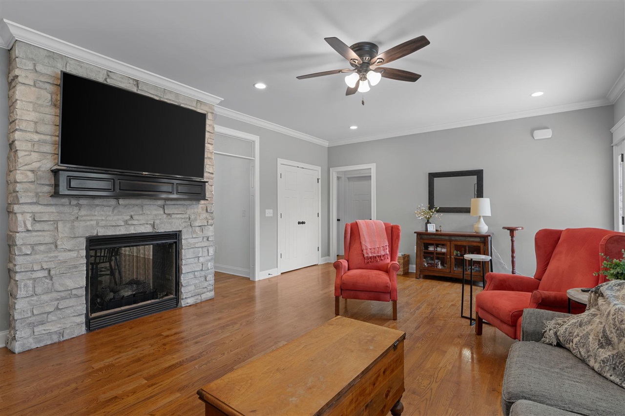 1385 Ivan Downs Boulevard Property Photo 2
