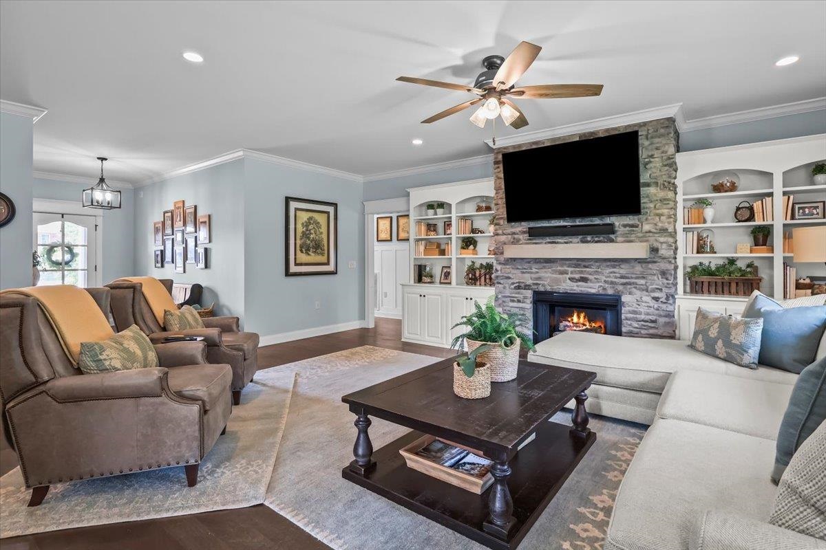 483 Leonatus Court Property Photo 8