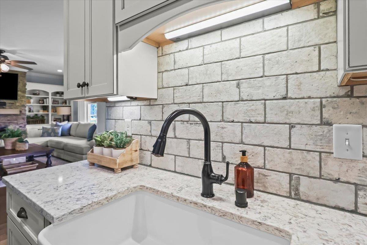 483 Leonatus Court Property Photo 12