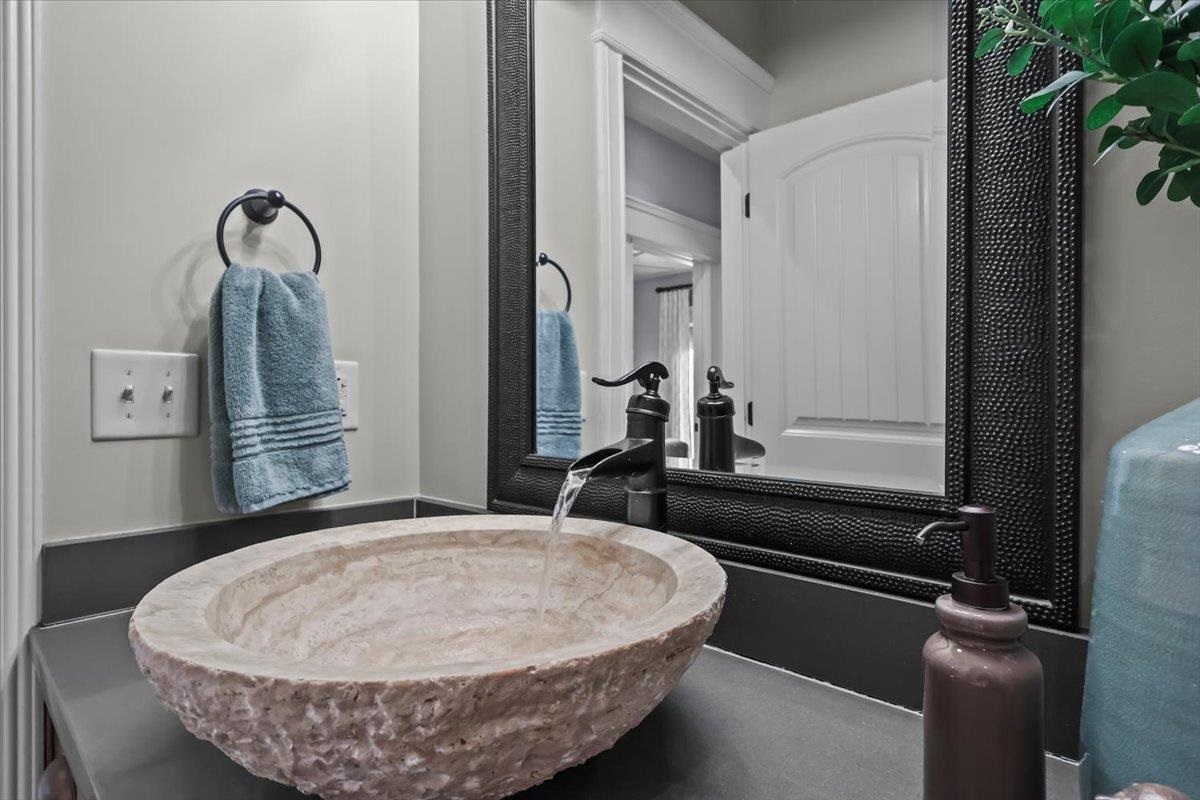 483 Leonatus Court Property Photo 34