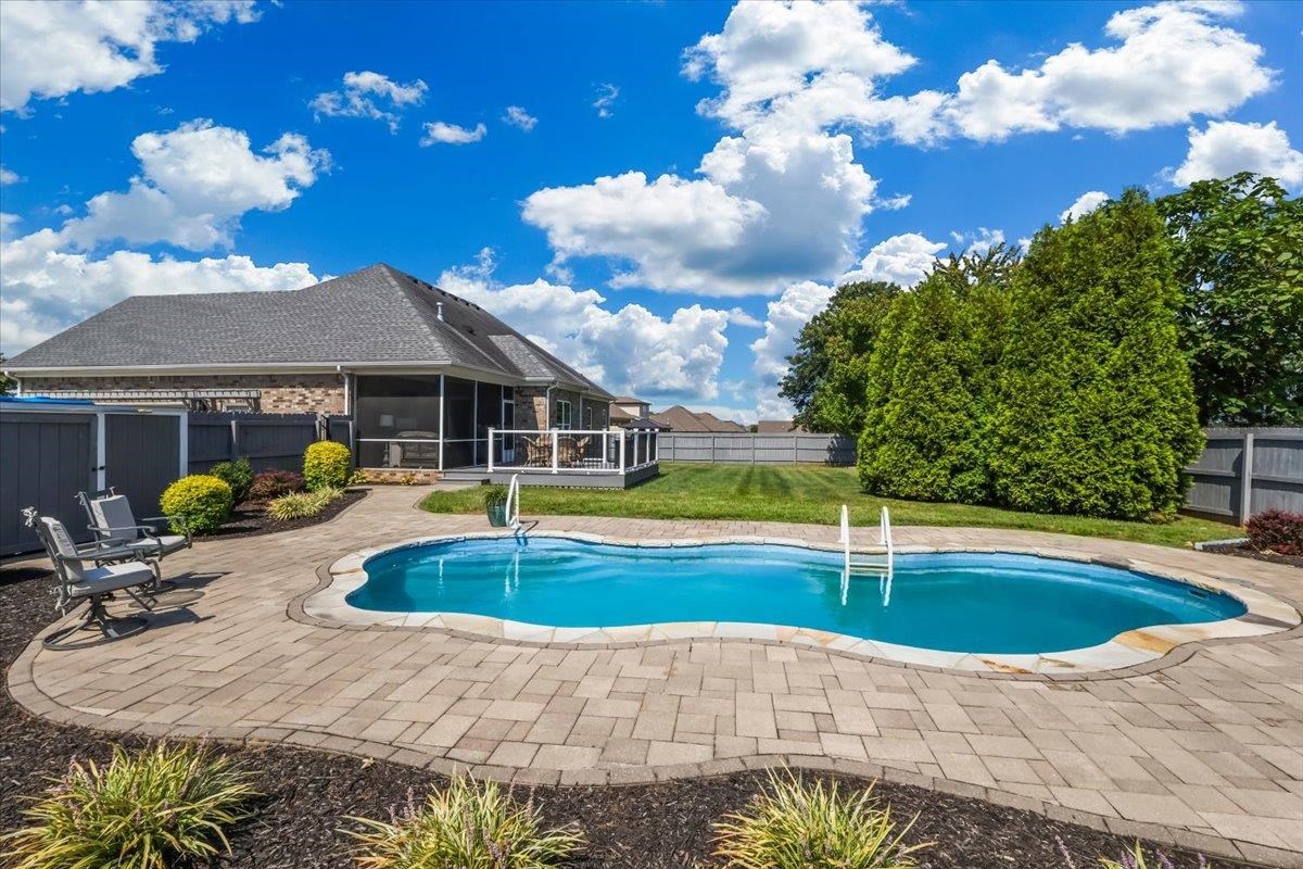 483 Leonatus Court Property Photo 40
