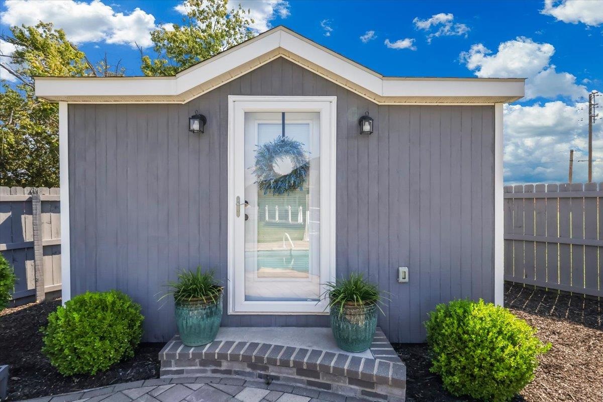 483 Leonatus Court Property Photo 43