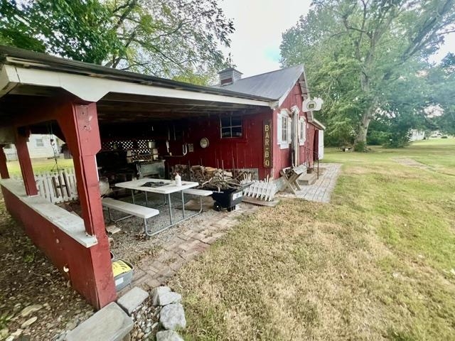 310 College Street Property Photo 7