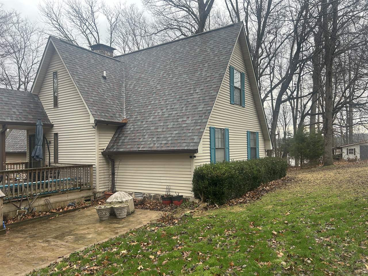 860 Riverview Drive Property Photo 1