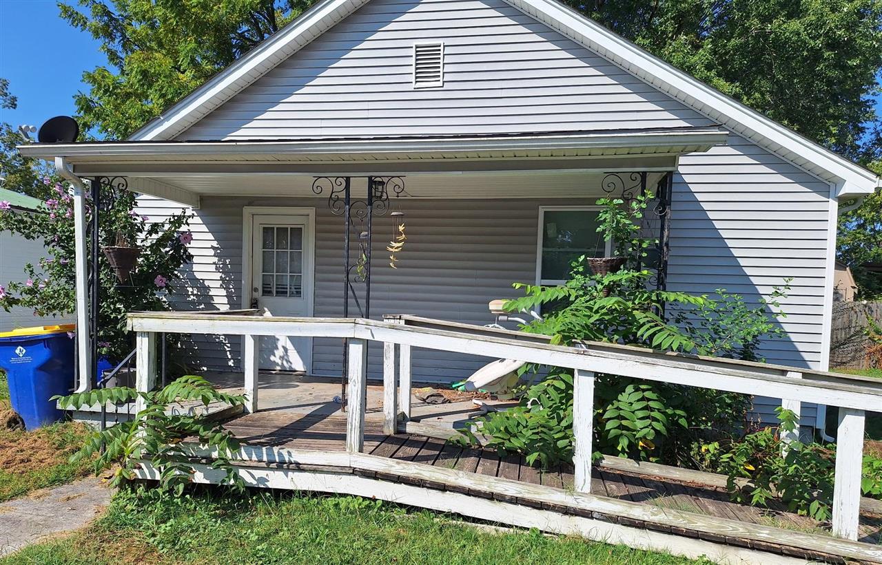 301 N Breathitt Avenue Property Photo 1