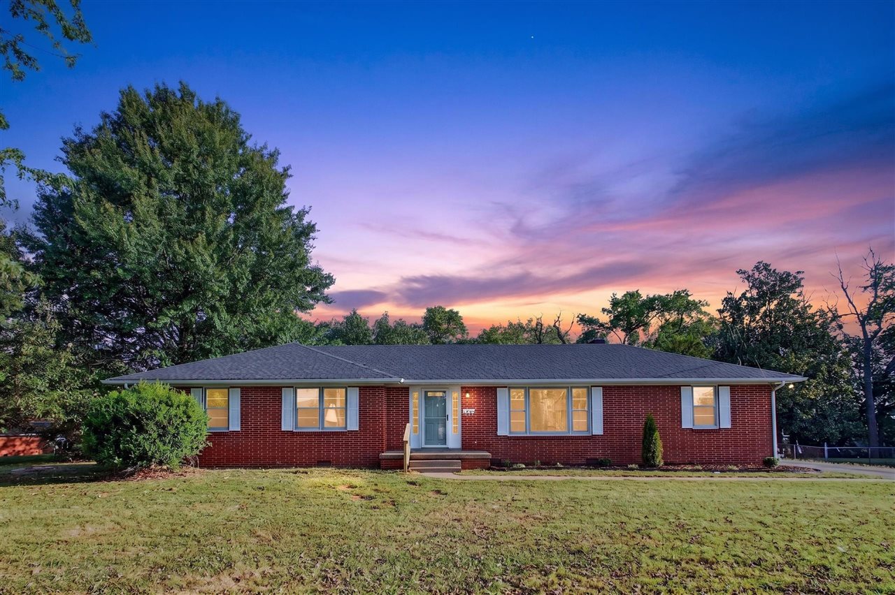 404 Longview Drive Property Photo 1