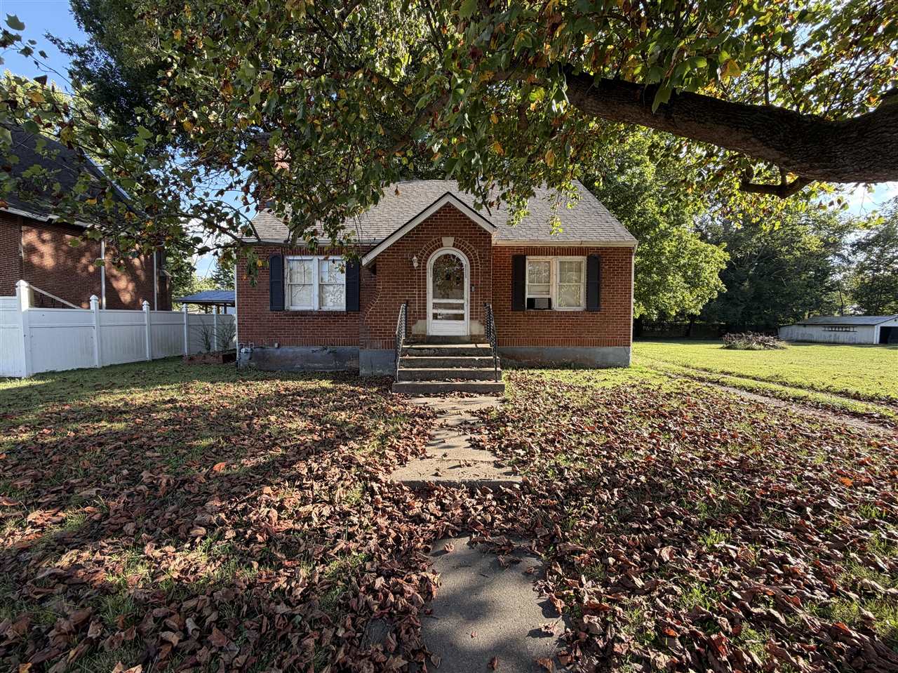 208 E Third Street Property Photo 2