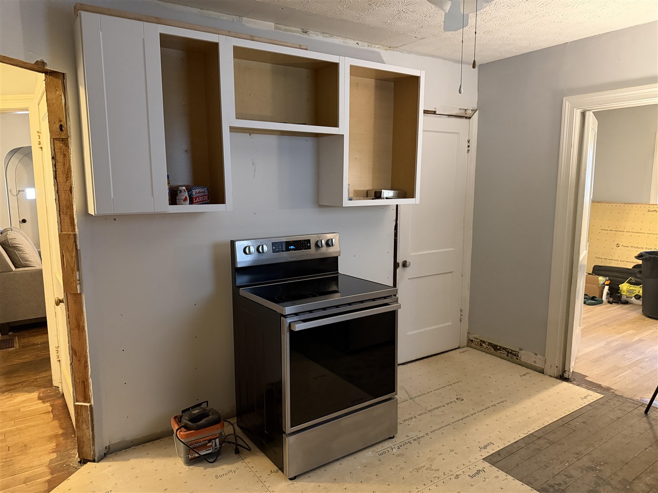 208 E Third Street Property Photo 8