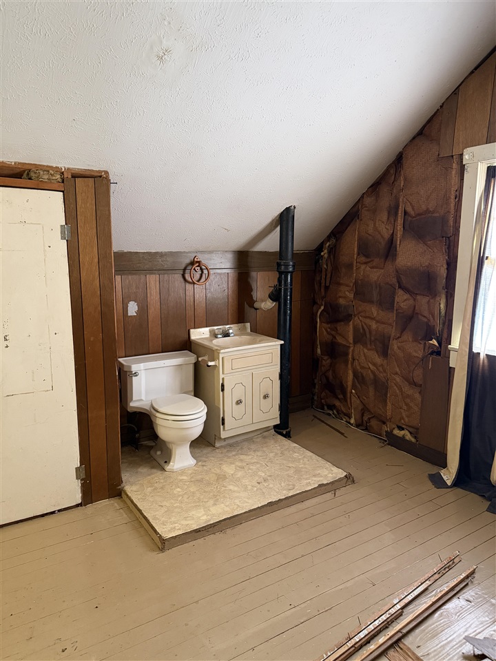 208 E Third Street Property Photo 20