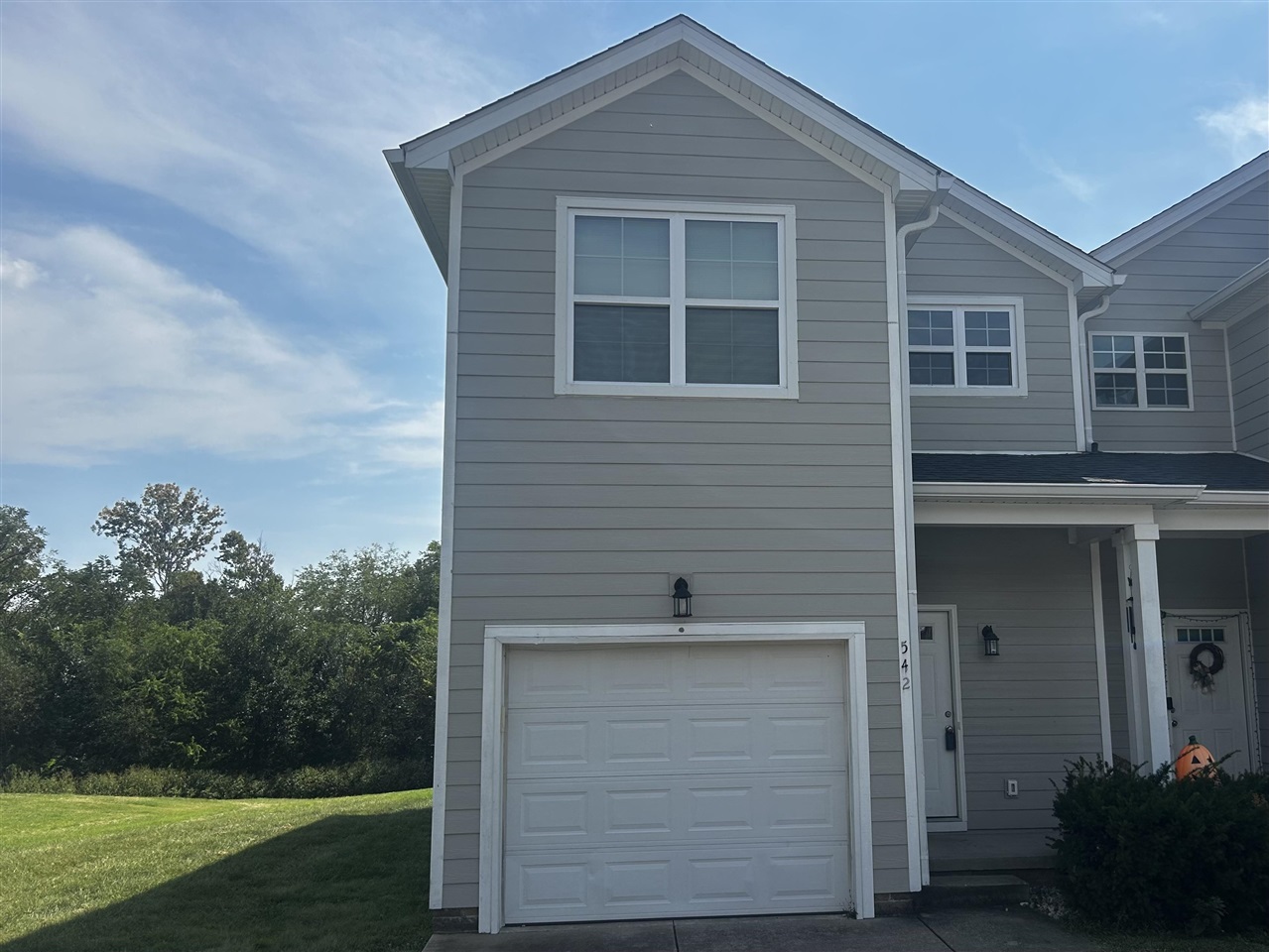 542 Village Creek Drive Property Photo 1