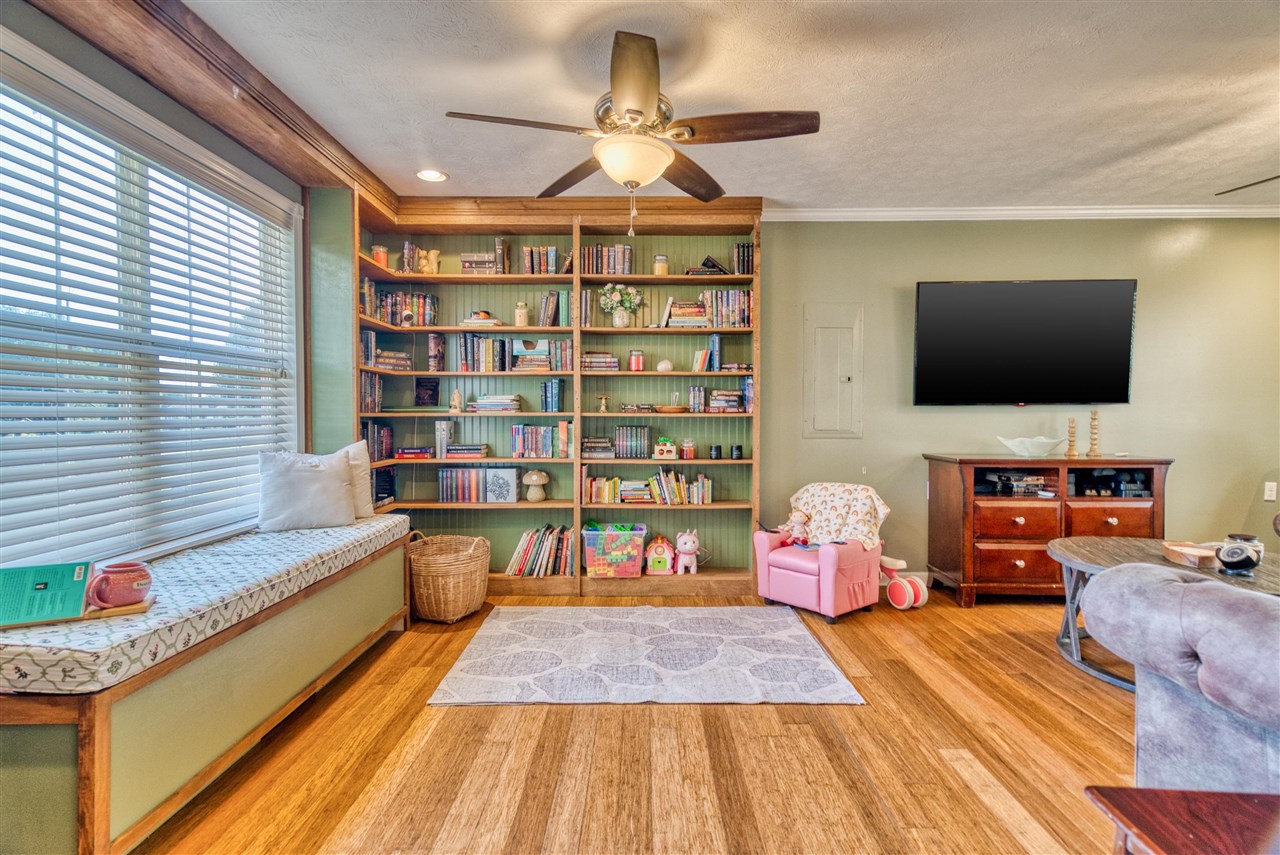 372 Moonlite Avenue Property Photo 3