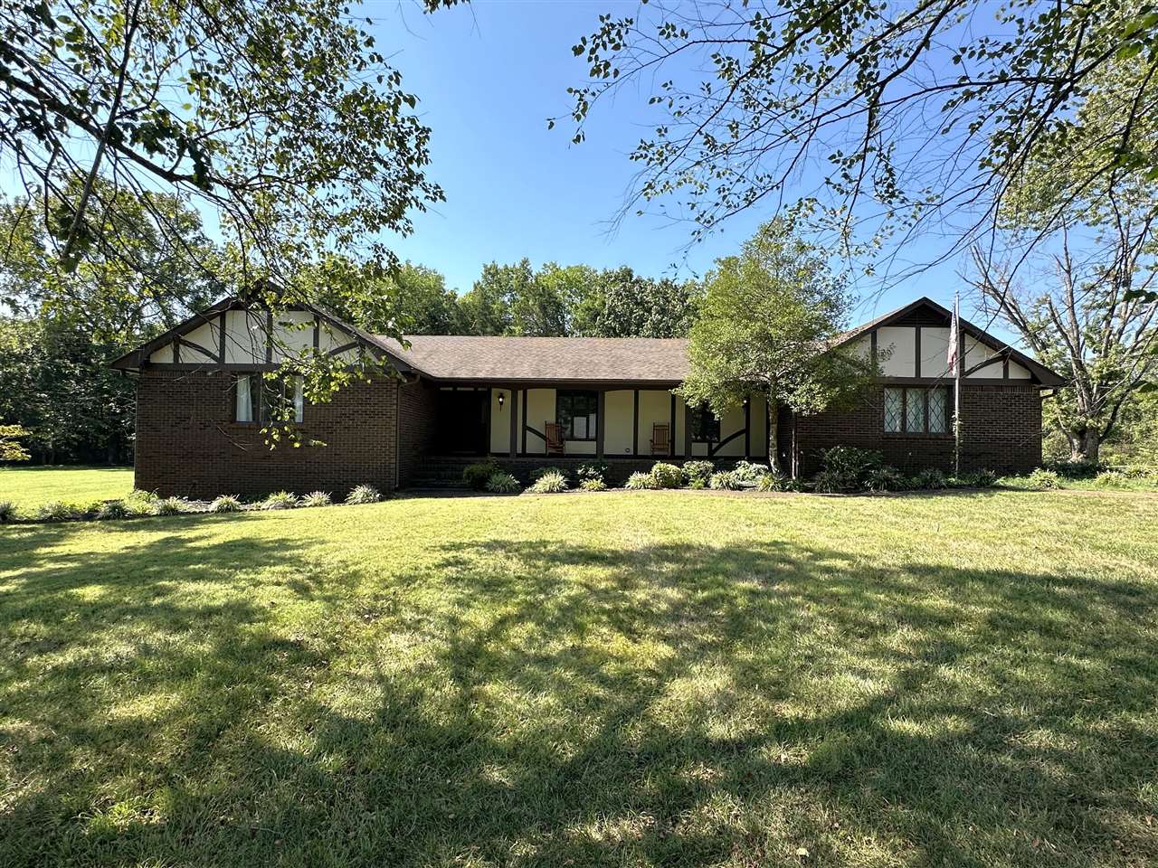 263 Pioneer Avenue