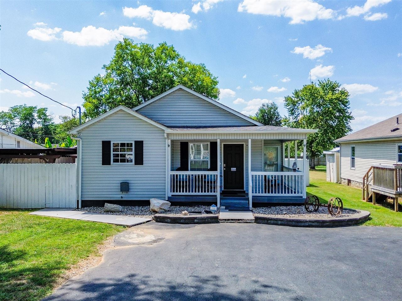 1008 Lewis Avenue Property Photo 1