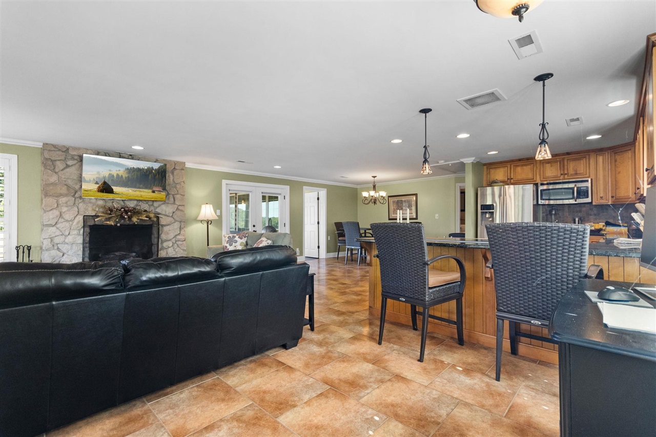 1533 Westbrook Road Property Photo 6
