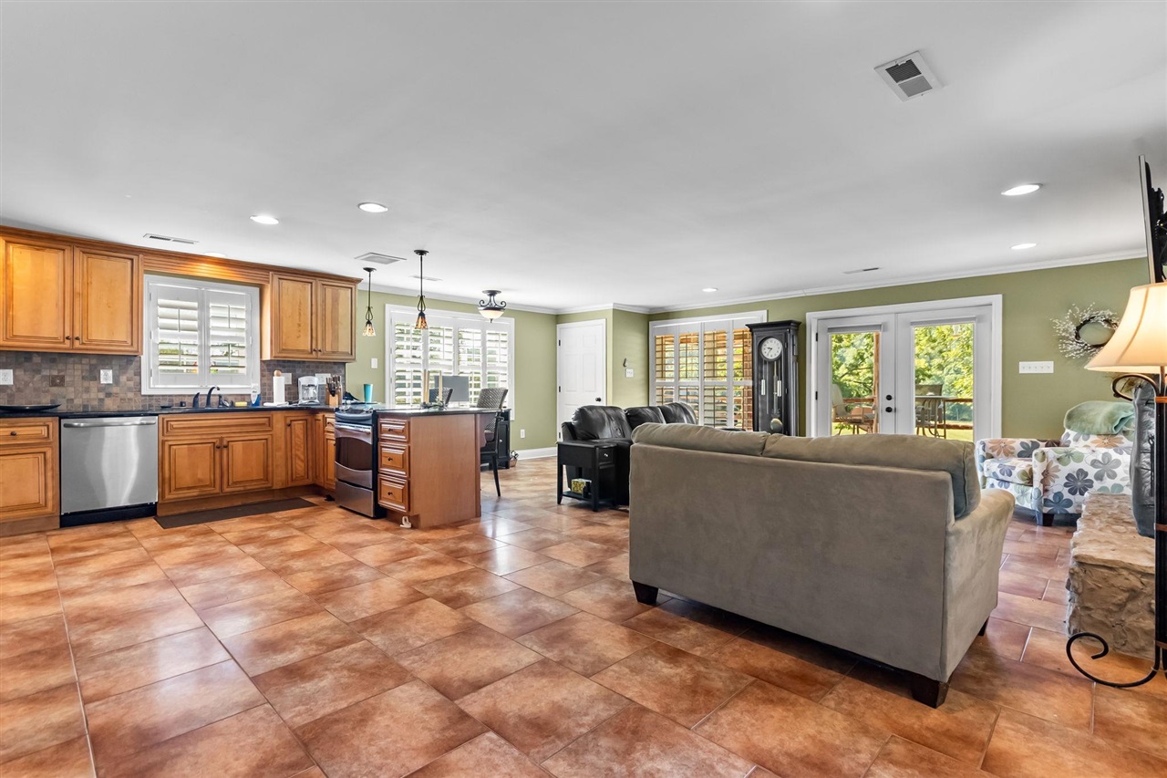 1533 Westbrook Road Property Photo 10