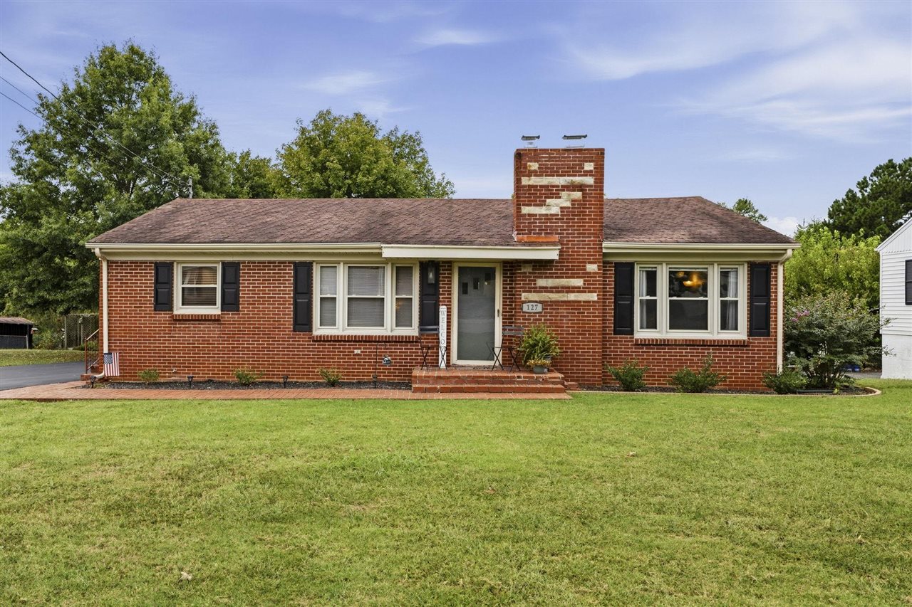 127 Lexington Drive Property Photo 1
