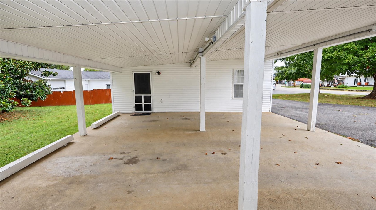 408 S Main Street Property Photo 4