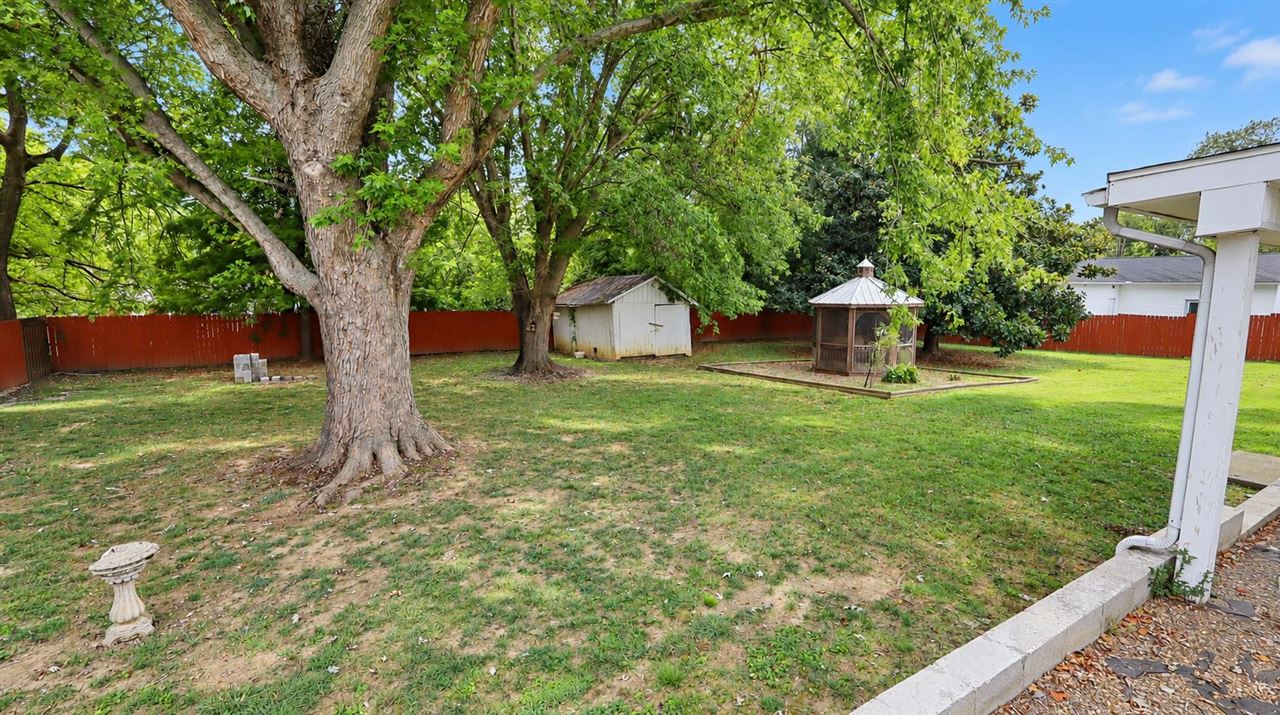 408 S Main Street Property Photo 8