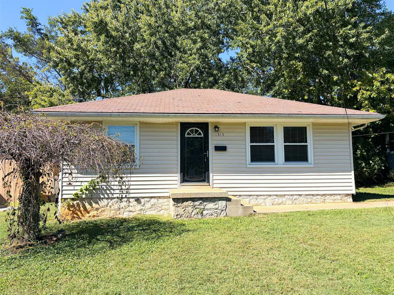 1313 Henry Drive Property Photo 1