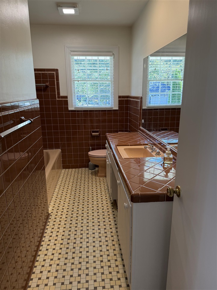 801 Hampton Drive Property Photo 20