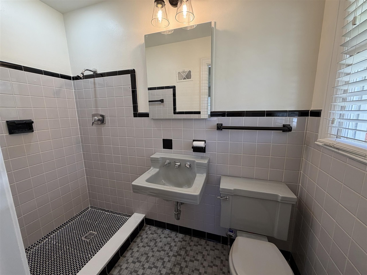 801 Hampton Drive Property Photo 24
