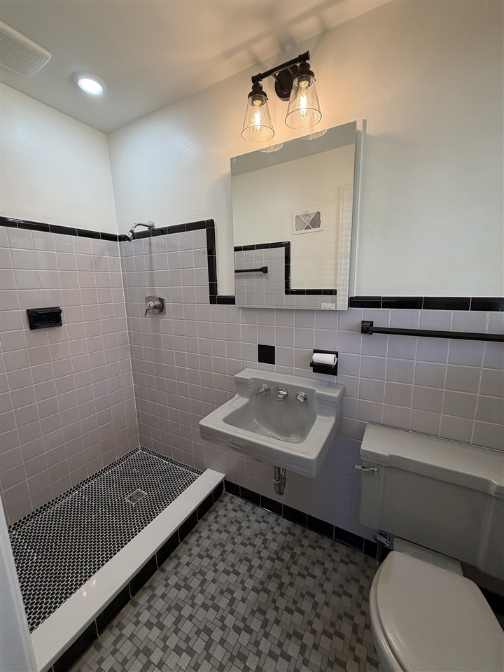 801 Hampton Drive Property Photo 25