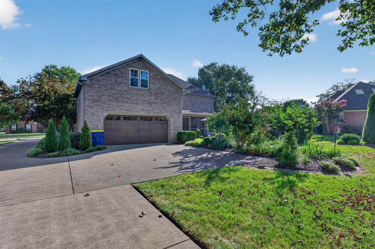 1746 Briar Circle Property Photo 4