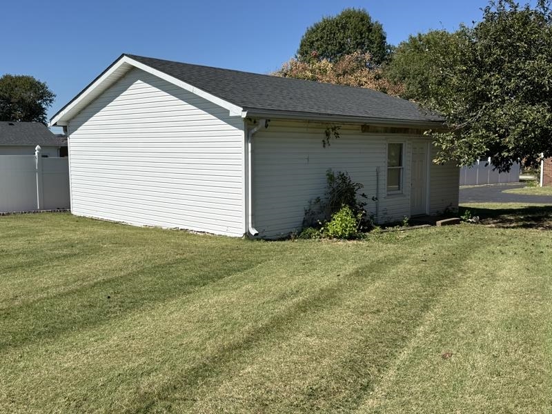 1225 Lois Lane Property Photo 7