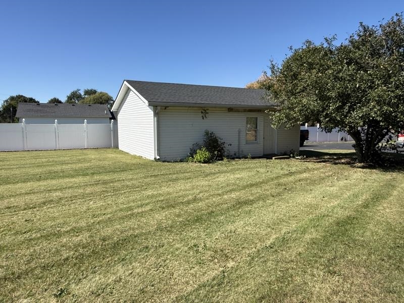 1225 Lois Lane Property Photo 8