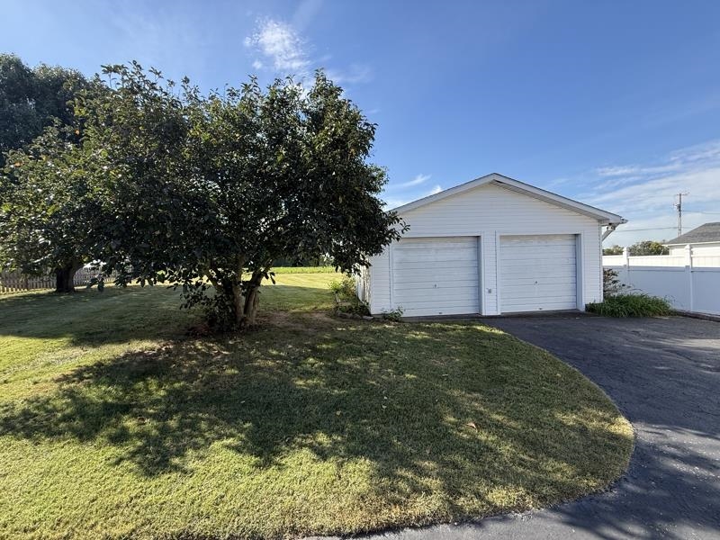 1225 Lois Lane Property Photo 9