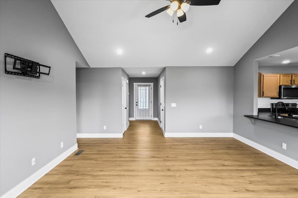 460 Lansing Lane Property Photo 3