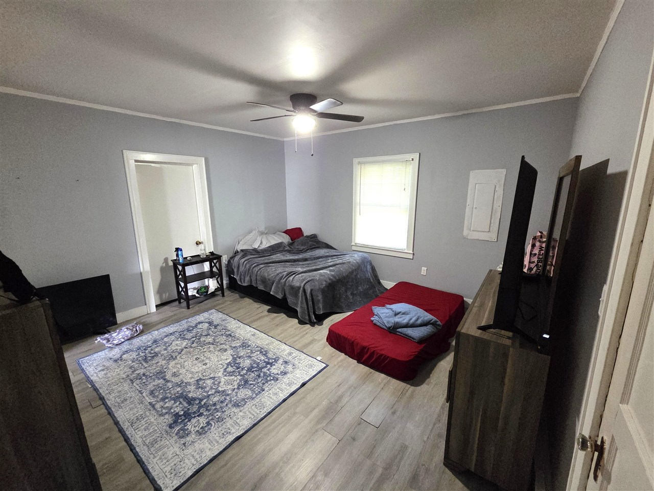 12 Railroad Avenue Property Photo 4