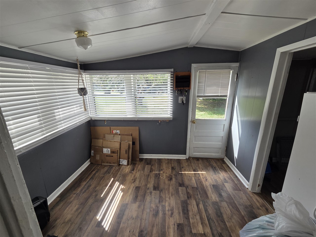 12 Railroad Avenue Property Photo 9