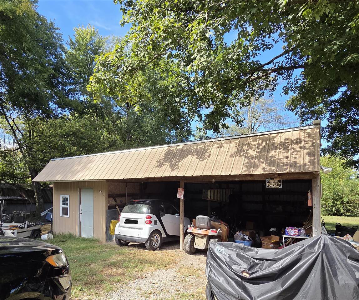 12 Railroad Avenue Property Photo 16