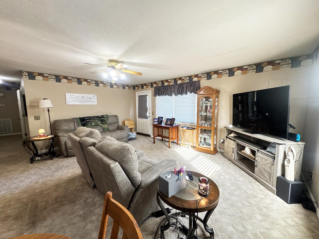 52 Cloverdale Drive Property Photo 6