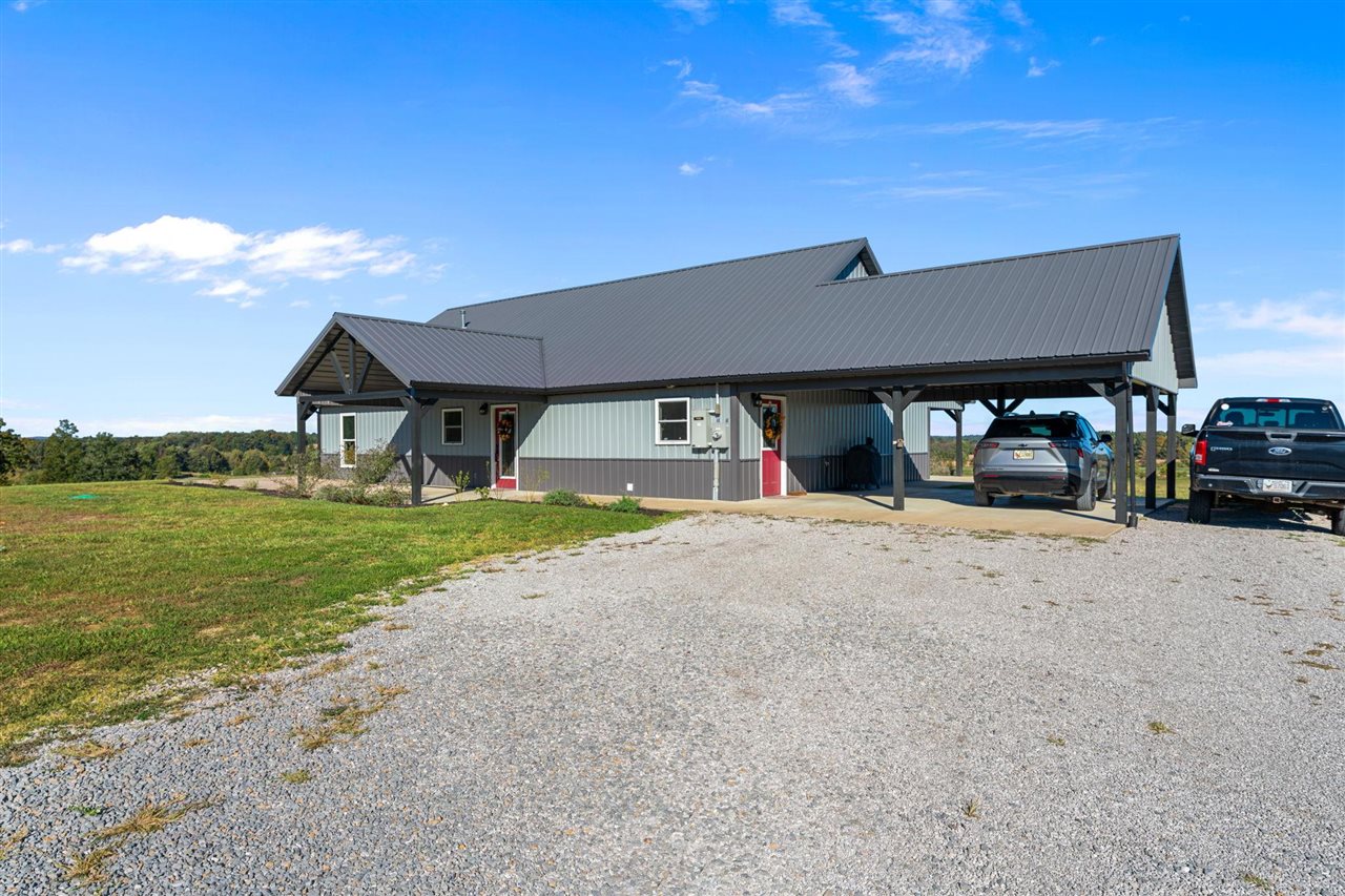 1104 Neafus Road Property Photo 5